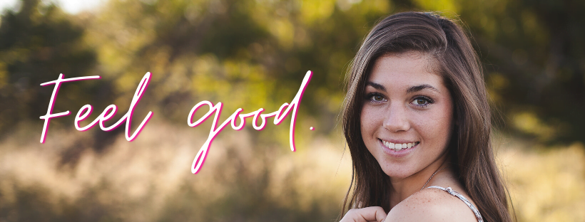 Feel good Smiling woman in the forest/park. Decorative text on it reads: "Feel good."
