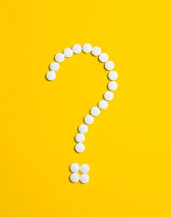 question mark A question drawn by stringing together some white decorative material, showcased on a yellow background.